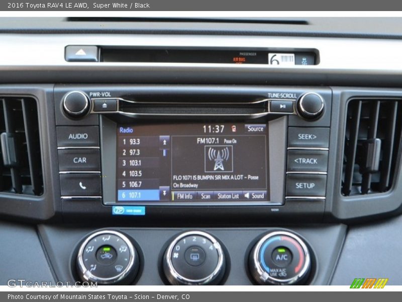 Super White / Black 2016 Toyota RAV4 LE AWD