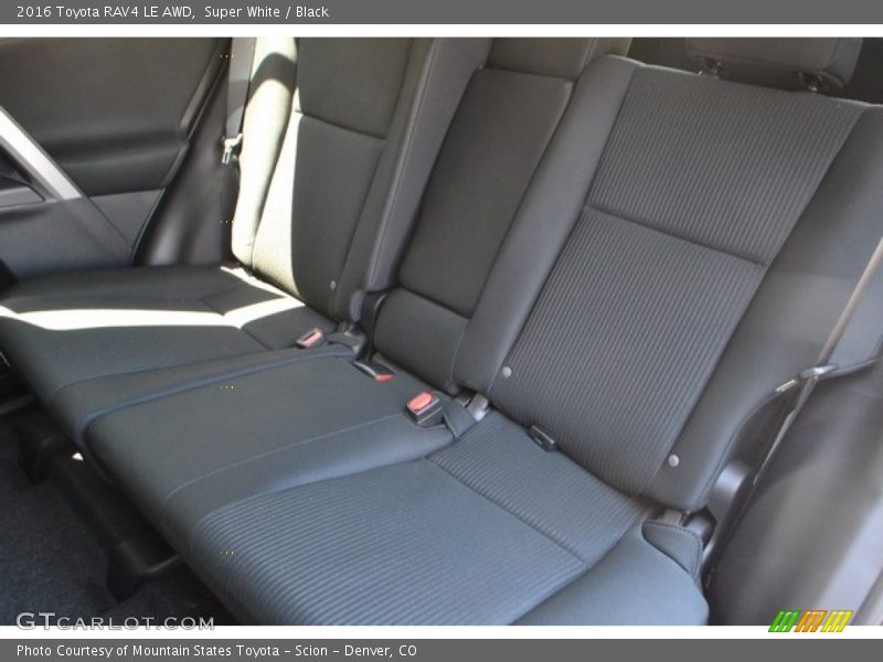 Super White / Black 2016 Toyota RAV4 LE AWD