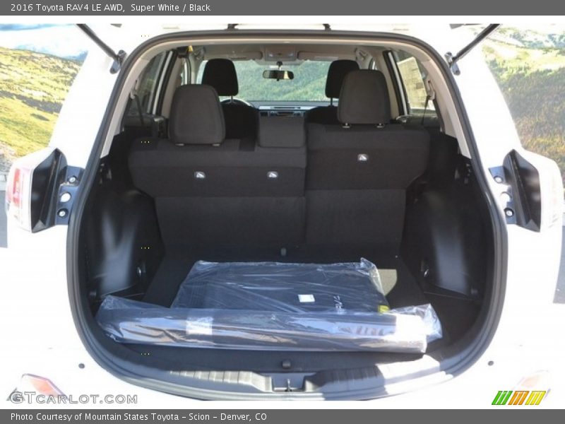 Super White / Black 2016 Toyota RAV4 LE AWD