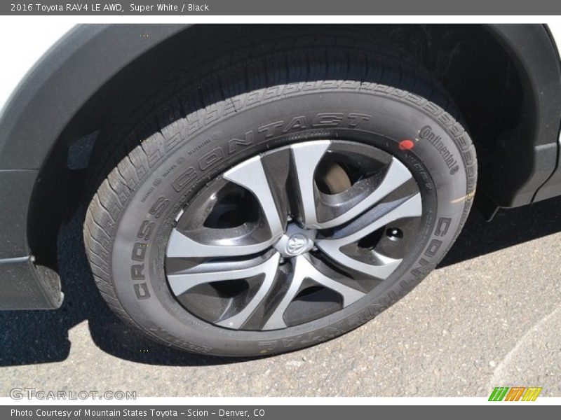 Super White / Black 2016 Toyota RAV4 LE AWD