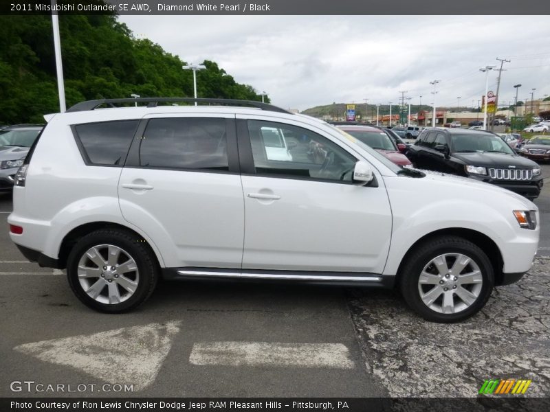 Diamond White Pearl / Black 2011 Mitsubishi Outlander SE AWD