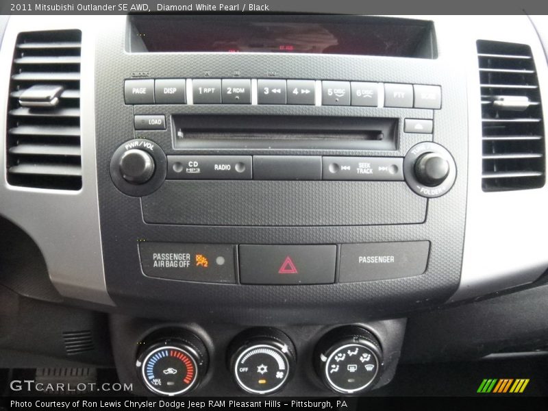 Diamond White Pearl / Black 2011 Mitsubishi Outlander SE AWD