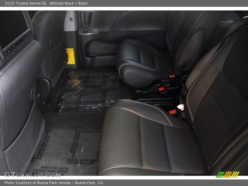 Attitude Black / Black 2015 Toyota Sienna SE