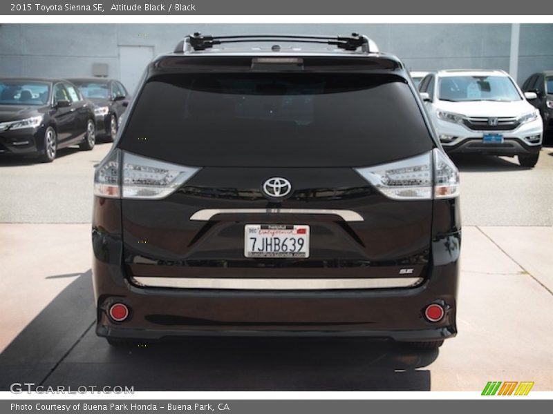 Attitude Black / Black 2015 Toyota Sienna SE