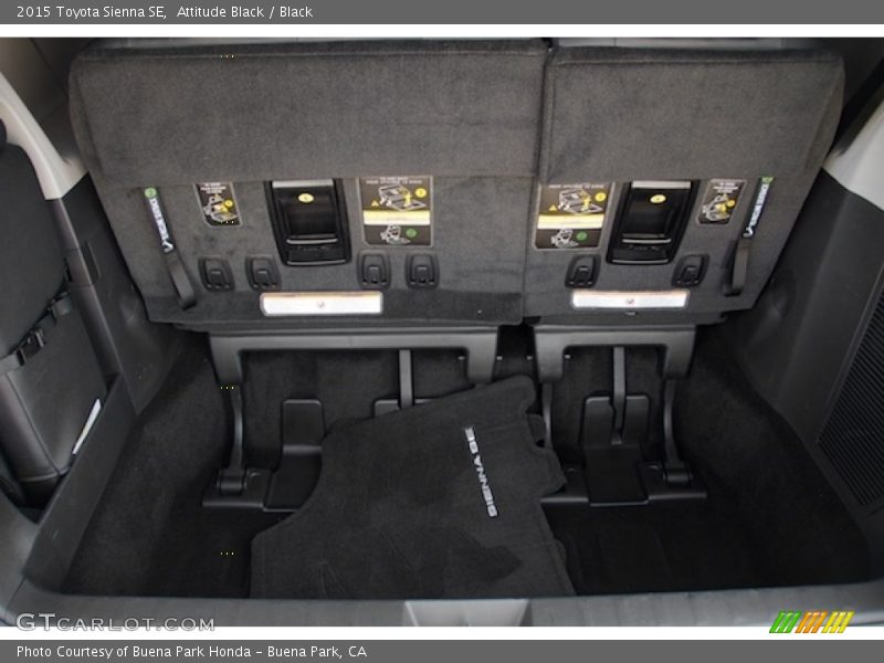 Attitude Black / Black 2015 Toyota Sienna SE