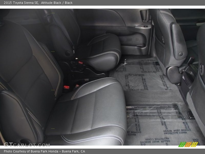 Attitude Black / Black 2015 Toyota Sienna SE