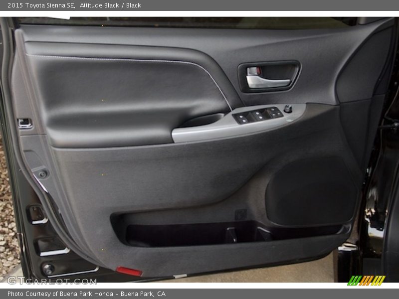 Attitude Black / Black 2015 Toyota Sienna SE