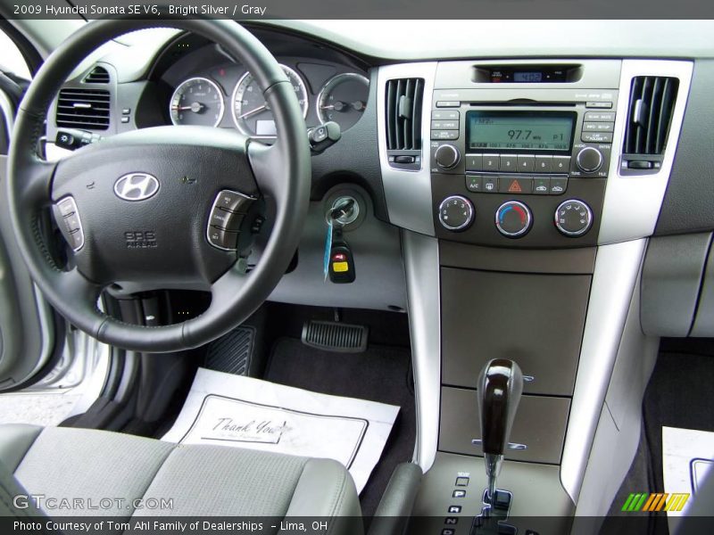 Bright Silver / Gray 2009 Hyundai Sonata SE V6
