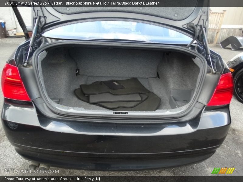  2006 3 Series 325xi Sedan Trunk