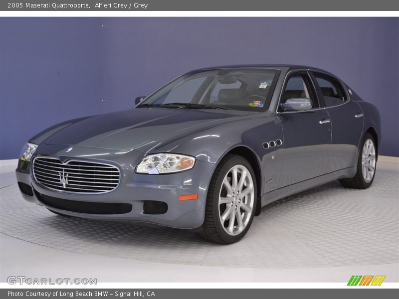 Alfieri Grey / Grey 2005 Maserati Quattroporte
