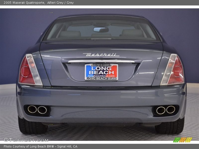 Alfieri Grey / Grey 2005 Maserati Quattroporte