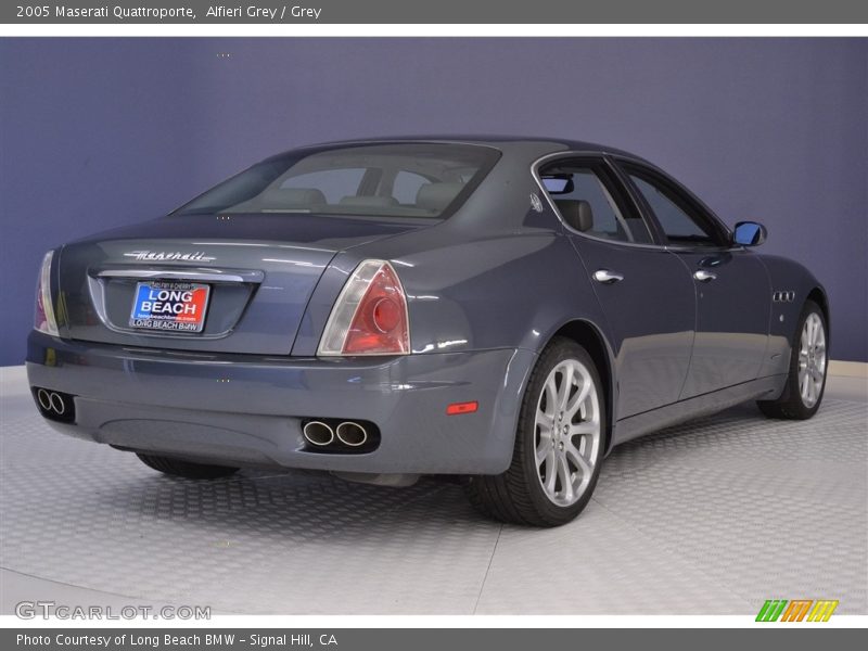 Alfieri Grey / Grey 2005 Maserati Quattroporte