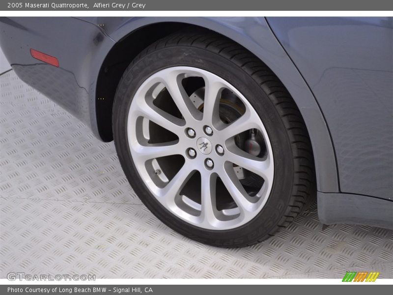 Alfieri Grey / Grey 2005 Maserati Quattroporte