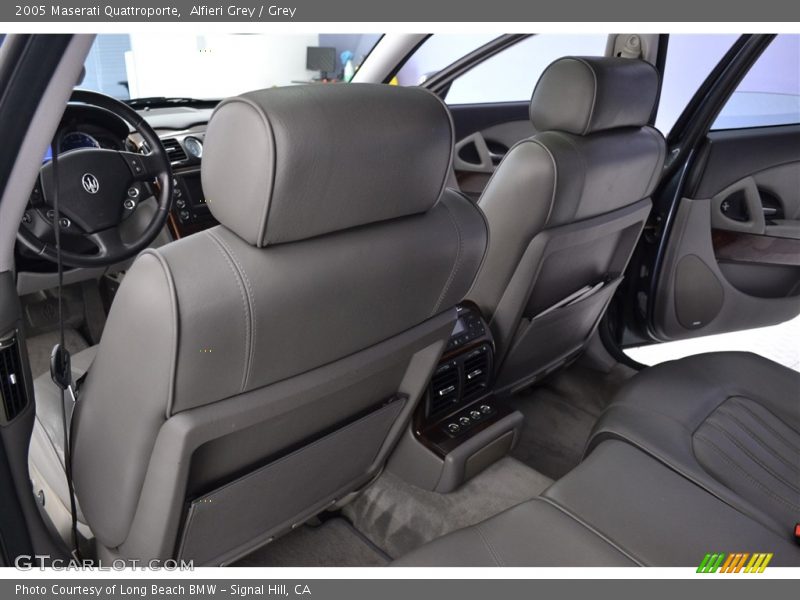 Alfieri Grey / Grey 2005 Maserati Quattroporte