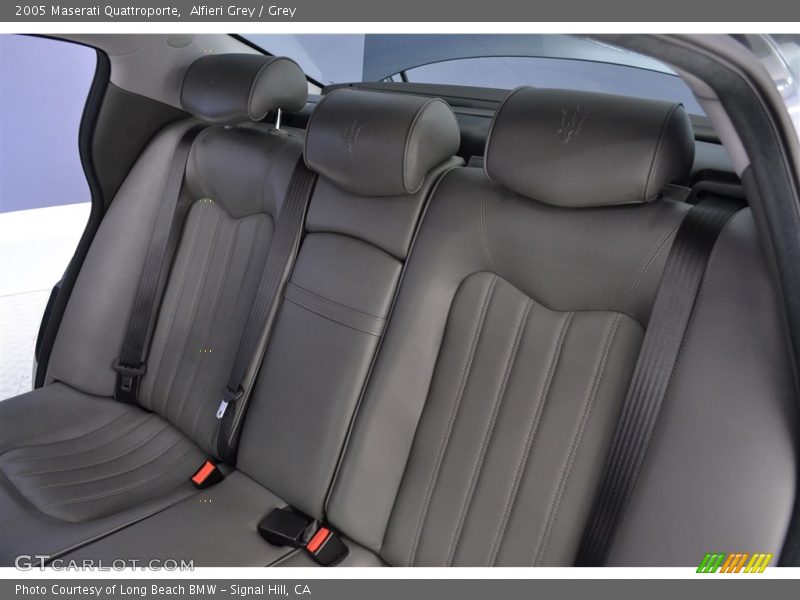 Alfieri Grey / Grey 2005 Maserati Quattroporte