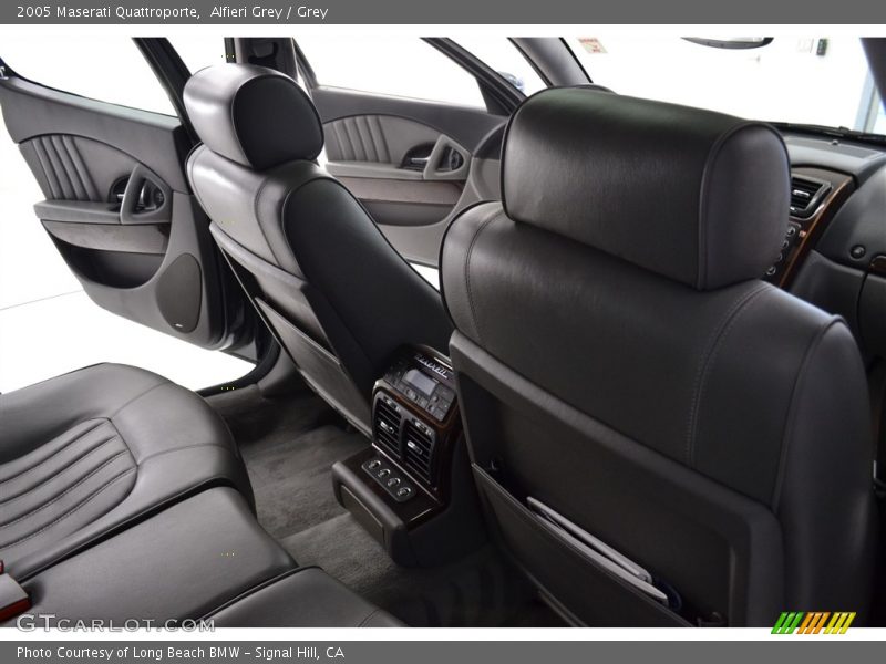 Alfieri Grey / Grey 2005 Maserati Quattroporte