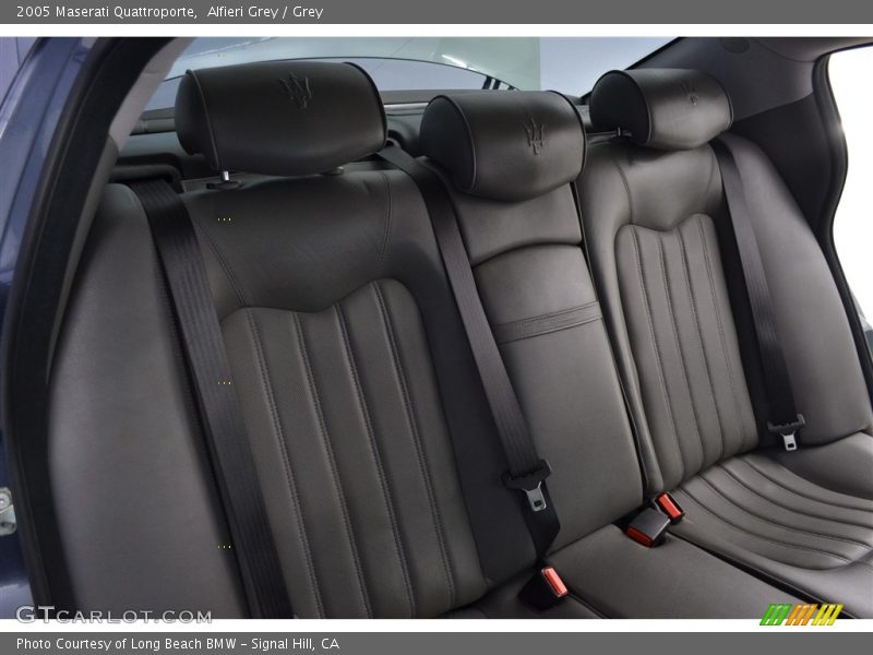 Alfieri Grey / Grey 2005 Maserati Quattroporte