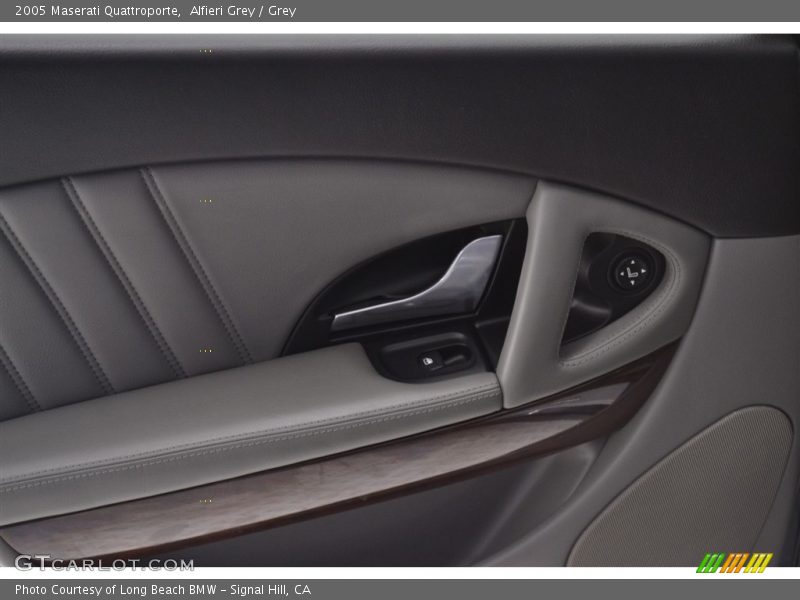 Alfieri Grey / Grey 2005 Maserati Quattroporte