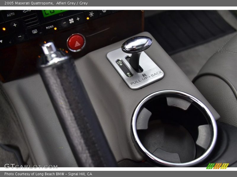 Alfieri Grey / Grey 2005 Maserati Quattroporte