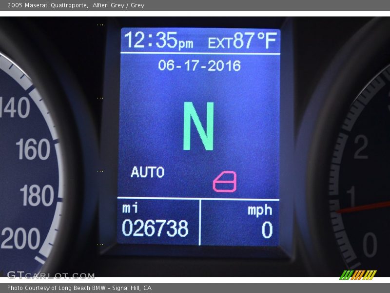 Alfieri Grey / Grey 2005 Maserati Quattroporte