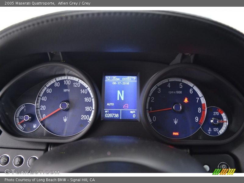 Alfieri Grey / Grey 2005 Maserati Quattroporte