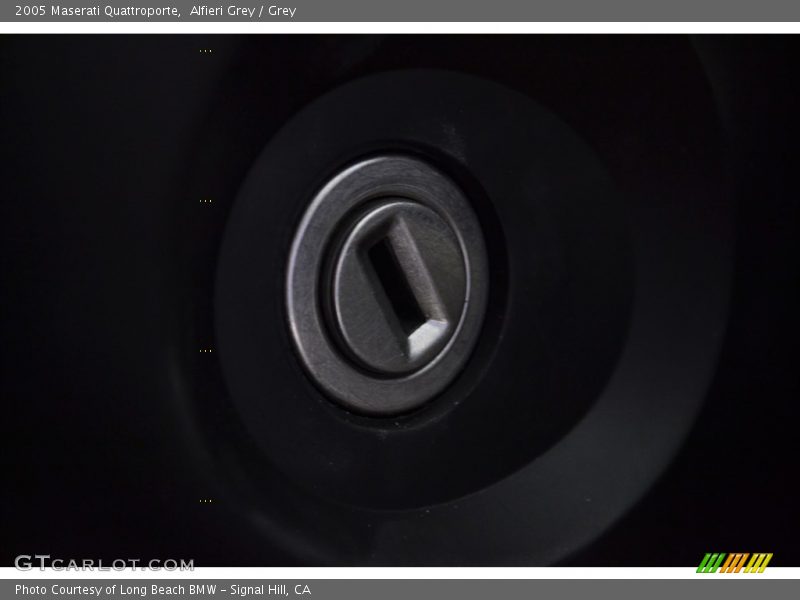 Alfieri Grey / Grey 2005 Maserati Quattroporte