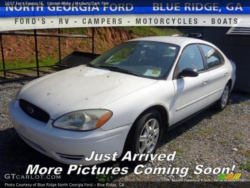 Vibrant White / Medium/Dark Flint 2007 Ford Taurus SE
