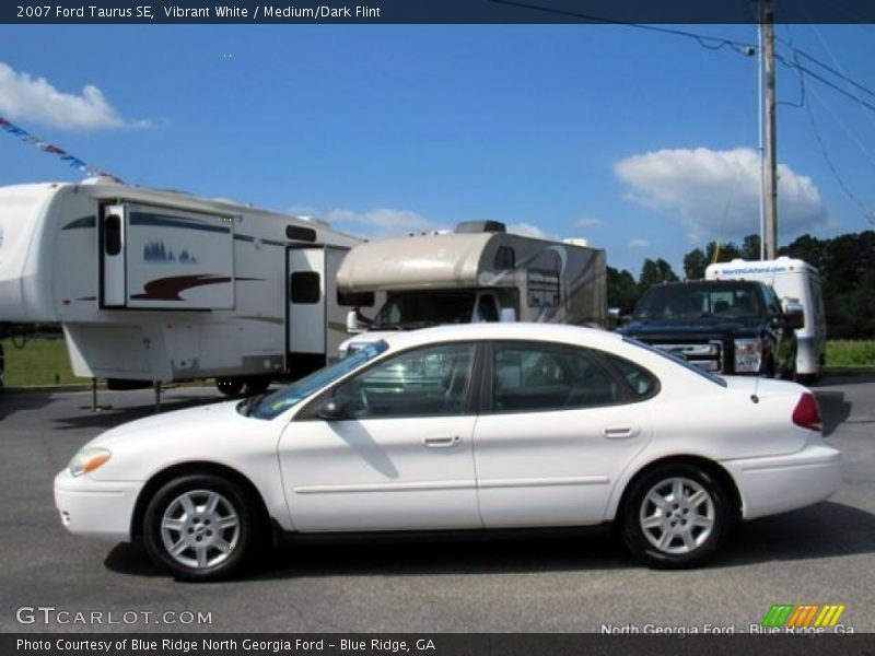 Vibrant White / Medium/Dark Flint 2007 Ford Taurus SE