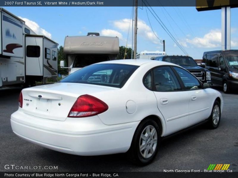 Vibrant White / Medium/Dark Flint 2007 Ford Taurus SE