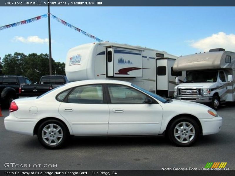 Vibrant White / Medium/Dark Flint 2007 Ford Taurus SE