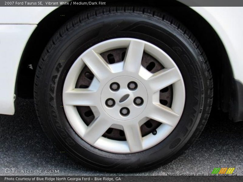 Vibrant White / Medium/Dark Flint 2007 Ford Taurus SE