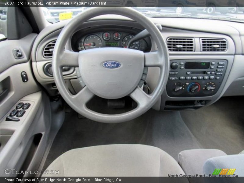 Vibrant White / Medium/Dark Flint 2007 Ford Taurus SE