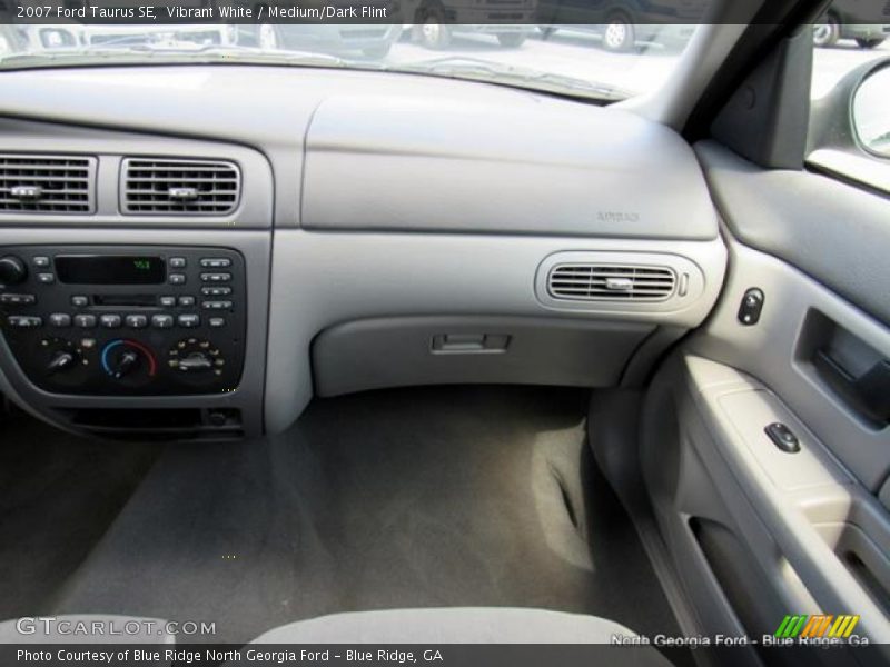 Vibrant White / Medium/Dark Flint 2007 Ford Taurus SE