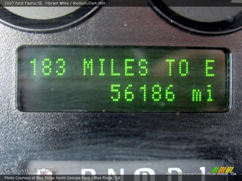 Vibrant White / Medium/Dark Flint 2007 Ford Taurus SE