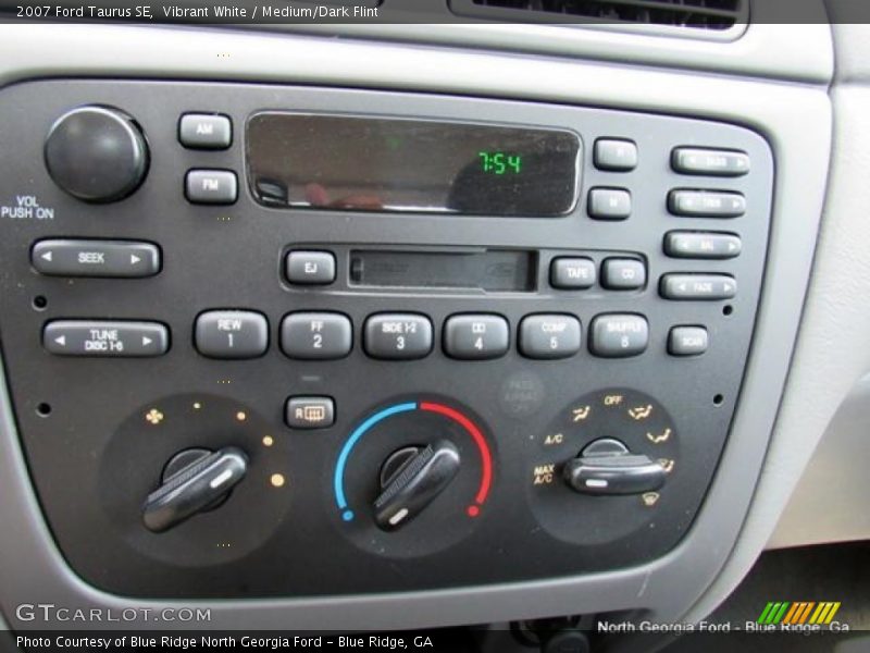 Vibrant White / Medium/Dark Flint 2007 Ford Taurus SE