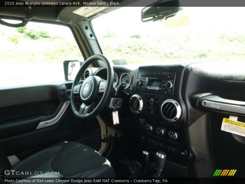 Mojave Sand / Black 2016 Jeep Wrangler Unlimited Sahara 4x4
