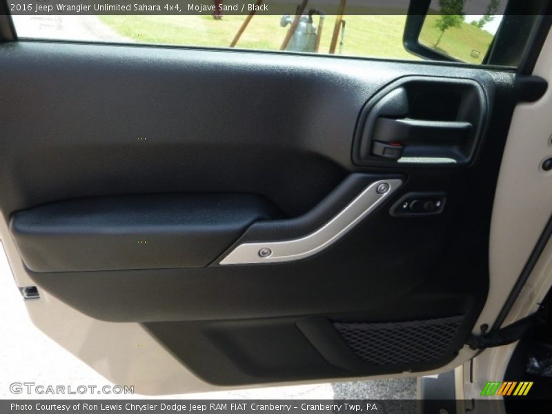 Mojave Sand / Black 2016 Jeep Wrangler Unlimited Sahara 4x4