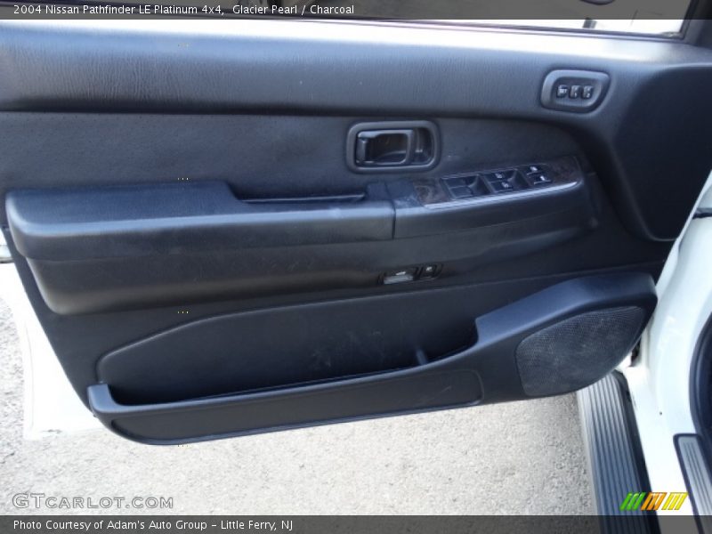 Glacier Pearl / Charcoal 2004 Nissan Pathfinder LE Platinum 4x4