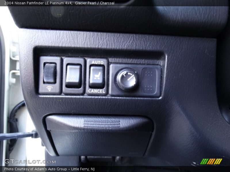 Glacier Pearl / Charcoal 2004 Nissan Pathfinder LE Platinum 4x4