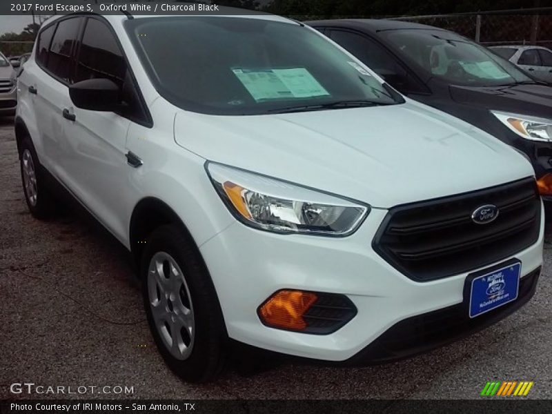 Oxford White / Charcoal Black 2017 Ford Escape S