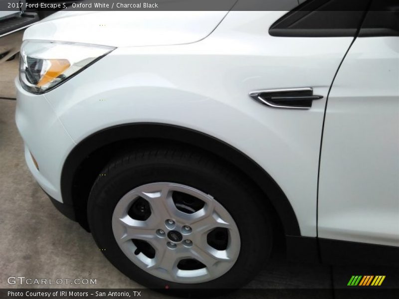 Oxford White / Charcoal Black 2017 Ford Escape S