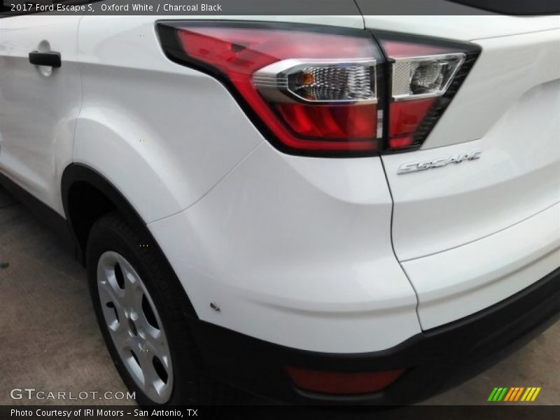 Oxford White / Charcoal Black 2017 Ford Escape S