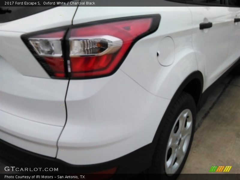 Oxford White / Charcoal Black 2017 Ford Escape S