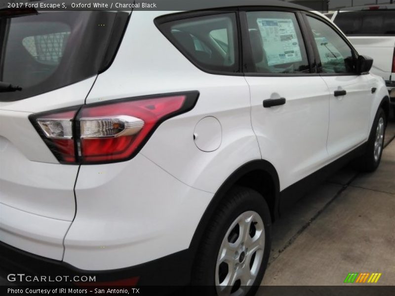 Oxford White / Charcoal Black 2017 Ford Escape S