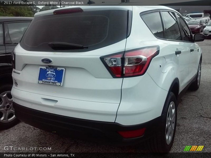 Oxford White / Charcoal Black 2017 Ford Escape S