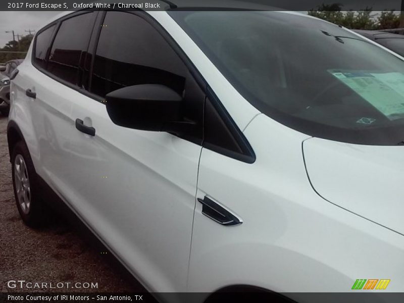 Oxford White / Charcoal Black 2017 Ford Escape S