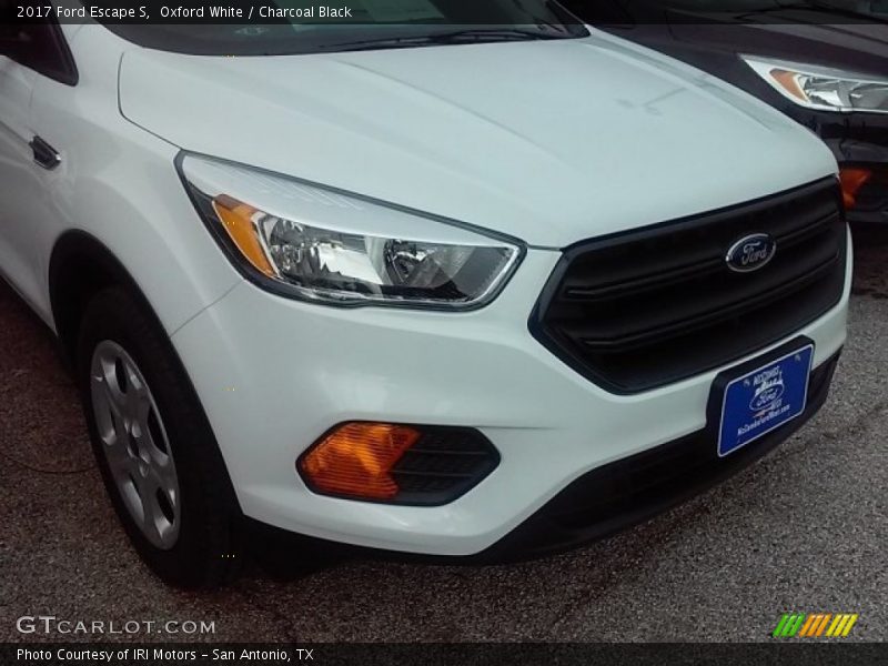 Oxford White / Charcoal Black 2017 Ford Escape S