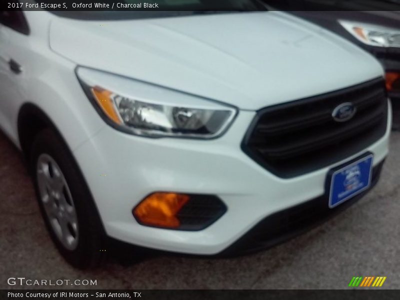 Oxford White / Charcoal Black 2017 Ford Escape S