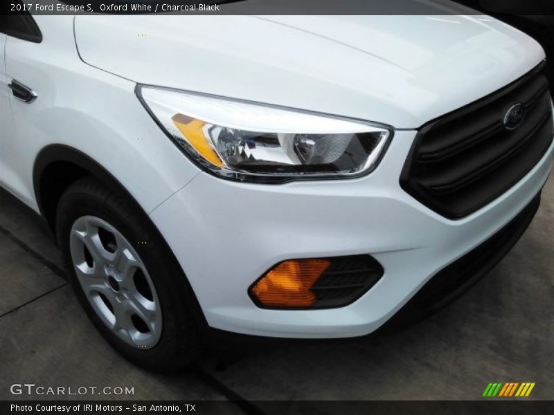 Oxford White / Charcoal Black 2017 Ford Escape S