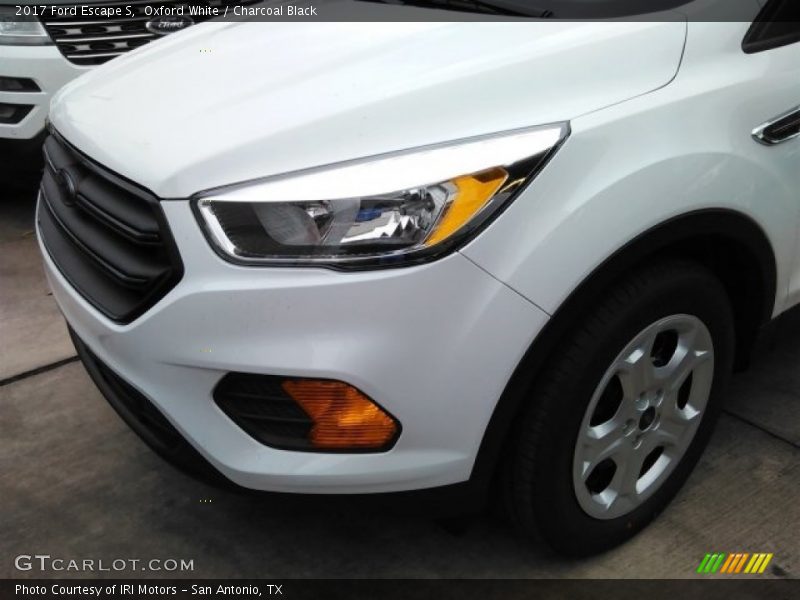 Oxford White / Charcoal Black 2017 Ford Escape S